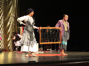 Festivals de Girona. FITAG 2019 - 'Tinto coraz&oacute;n'. Espectacle interpretat per la companyia 'Situaci&oacute;n Pa&iacute;s' de Valparaiso, Xile