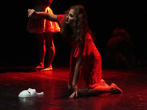 Festivals de Girona. FITAG 2019 - '8 wires or 1 reason of love'. Espectacle interpretat per la companyia 'Student Dance and Plastic Theatre Oler' de Moscou