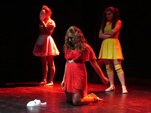 Festivals de Girona. FITAG 2019 - '8 wires or 1 reason of love'. Espectacle interpretat per la companyia 'Student Dance and Plastic Theatre Oler' de Moscou