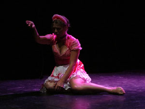 Festivals de Girona. FITAG 2019 - '8 wires or 1 reason of love'. Espectacle interpretat per la companyia 'Student Dance and Plastic Theatre Oler' de Moscou