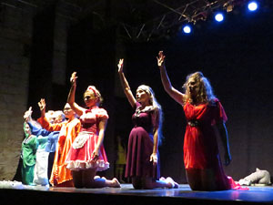 Festivals de Girona. FITAG 2019 - '8 wires or 1 reason of love'. Espectacle interpretat per la companyia 'Student Dance and Plastic Theatre Oler' de Moscou