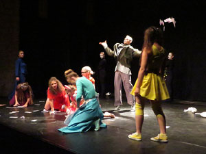 Festivals de Girona. FITAG 2019 - '8 wires or 1 reason of love'. Espectacle interpretat per la companyia 'Student Dance and Plastic Theatre Oler' de Moscou