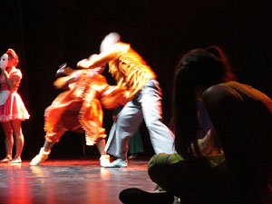 Festivals de Girona. FITAG 2019 - '8 wires or 1 reason of love'. Espectacle interpretat per la companyia 'Student Dance and Plastic Theatre Oler' de Moscou