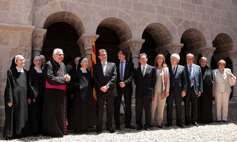 Inauguració de les obres de restauració del claustre amb el president Artur Mas, l'alcalde Carles Puigdemont i el bisbe Francesc Pardo. 15 de juny de 2013