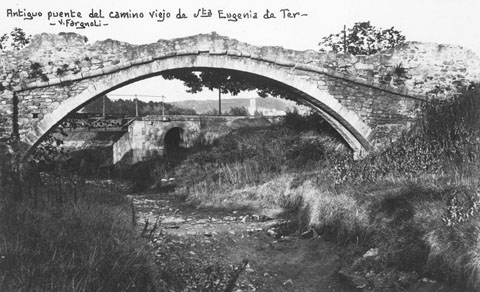Antic pont del Dimoni. Darrera seu, un pont metàl·lic del tren d'Olot. 1911-1936