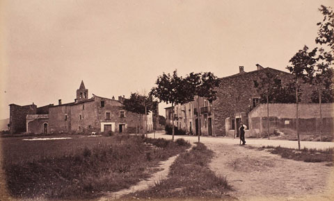 Vista del poble de Santa Eugènia de Ter. Sobresurt el campanar de l'església parroquial. 1877