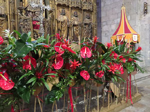 Temps de Flors 2019. Decoracions florals a l'interior de la nau gòtica de Sant Feliu