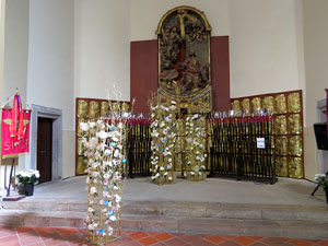 Temps de Flors 2019. Muntatges i instal·lacions florals a l'església de Sant Lluc, el Castrum dels Manaies de Girona