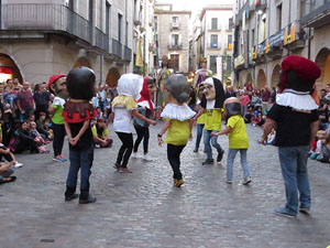 Assaig de Fal·lera Girona amb els bastoners, músics i tota la faràndula festiva