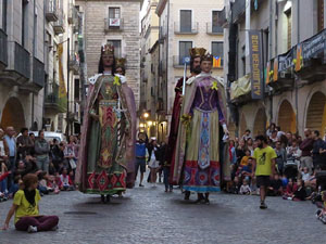 Assaig de Fal·lera Girona amb els bastoners, músics i tota la faràndula festiva