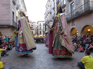 Assaig de Fal·lera Girona amb els bastoners, músics i tota la faràndula festiva