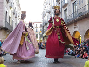 Assaig de Fal·lera Girona amb els bastoners, músics i tota la faràndula festiva