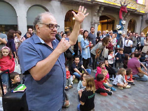 Assaig de Fal·lera Girona amb els bastoners, músics i tota la faràndula festiva