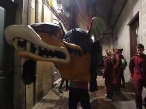 Fires 2019. La Drakofarra, descens del Beatusaure i del petit Drac Major per les escales de la Catedral de Girona