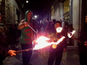 Fires 2019. La Drakofarra, descens del Beatusaure i del petit Drac Major per les escales de la Catedral de Girona