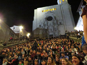 Fires 2019. La Drakofarra, descens del Beatusaure i del petit Drac Major per les escales de la Catedral de Girona