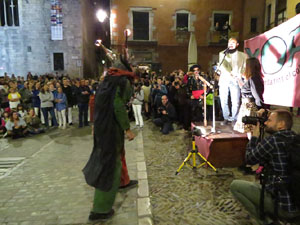Fires 2019. La Drakofarra, descens del Beatusaure i del petit Drac Major per les escales de la Catedral de Girona