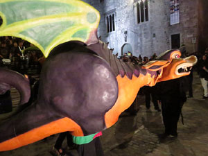 Fires 2019. La Drakofarra, descens del Beatusaure i del petit Drac Major per les escales de la Catedral de Girona