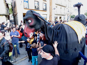 Fires 2019. Pregó de Fires. Les cercaviles de gegants i capgrossos fins la plaça del Vi
