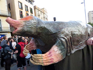 Fires 2019. Pregó de Fires. Les cercaviles de gegants i capgrossos fins la plaça del Vi