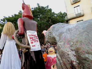 Fires 2019. Pregó de Fires. Les cercaviles de gegants i capgrossos fins la plaça del Vi