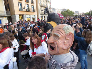 Fires 2019. Pregó de Fires. Les cercaviles de gegants i capgrossos fins la plaça del Vi