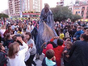 Fires 2019. Pregó de Fires. Les cercaviles de gegants i capgrossos fins la plaça del Vi