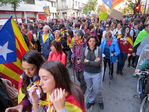 Sortida de la columna de la Marxa per la Llibertat des de la pla&ccedil;a de l'1 d'octubre de 2017 de Girona