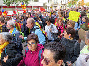 Sortida de la columna de la Marxa per la Llibertat des de la pla&ccedil;a de l'1 d'octubre de 2017 de Girona