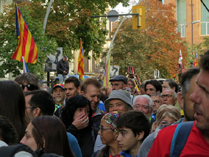 Sortida de la columna de la Marxa per la Llibertat des de la pla&ccedil;a de l'1 d'octubre de 2017 de Girona