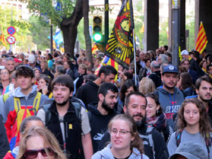 Sortida de la columna de la Marxa per la Llibertat des de la pla&ccedil;a de l'1 d'octubre de 2017 de Girona
