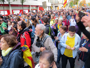 Sortida de la columna de la Marxa per la Llibertat des de la pla&ccedil;a de l'1 d'octubre de 2017 de Girona