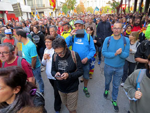Sortida de la columna de la Marxa per la Llibertat des de la pla&ccedil;a de l'1 d'octubre de 2017 de Girona