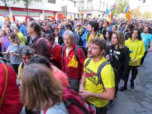 Sortida de la columna de la Marxa per la Llibertat des de la pla&ccedil;a de l'1 d'octubre de 2017 de Girona
