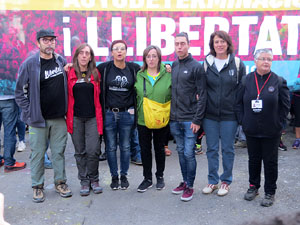 Sortida de la columna de la Marxa per la Llibertat des de la pla&ccedil;a de l'1 d'octubre de 2017 de Girona