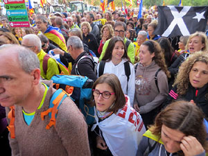 Sortida de la columna de la Marxa per la Llibertat des de la pla&ccedil;a de l'1 d'octubre de 2017 de Girona