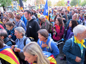 Sortida de la columna de la Marxa per la Llibertat des de la pla&ccedil;a de l'1 d'octubre de 2017 de Girona