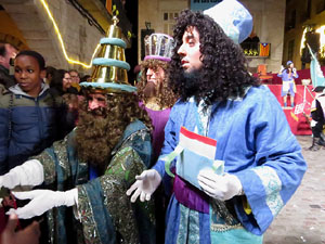 La Cavalcada de Reis 2020. Arribada del seguici a la pla&ccedil;a del Vi