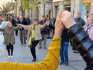 Nadal 2019 a Girona. Audició de sardanes a la Rambla de la Llibertat amb la cobla Selvatana
