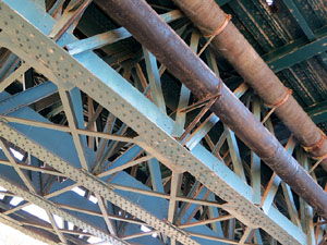 El pont de la Barca sobre el riu Ter construït el 1902