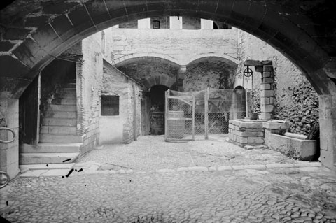 Vista d'un pati interior del carrer dels Alemanys. 1911-1944