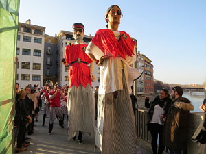 Carnestoltes 2020 a Girona. Disfresses i cercavila pels carrers del Barri Vell