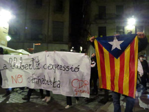 Concentraci&oacute; contra el 155 davant la subdelegaci&oacute; dels govern espanyol a la Gran Via de Jaume I