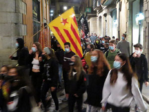 Concentraci&oacute; contra el 155 davant la subdelegaci&oacute; dels govern espanyol a la Gran Via de Jaume I