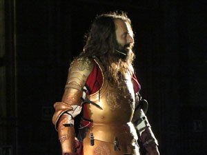 Representaci&oacute; de la Consueta de Sant Jordi cavaller a la nau g&ograve;tica de la Catedral