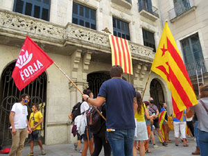 Diada Nacional 2020. Concentració a la plaça del Vi, lectura del manifest i cant de Els Segadors