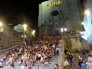 Festival Fitag 2020. Inauguració a les escales de la Catedral