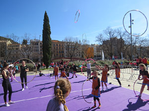 VIII Jornada de l'Esport Femení 2020 a la plaça Salvador Espriu, la de Francesc Calvet i Rubalcaba, la plaça Catalunya i el riu Onyar