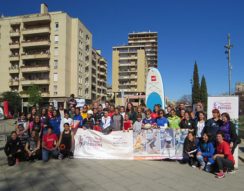 Foto de grup amb representants de tots els espoprts que han participat a l'esveniment, l'alcaldesa Marta Madrenas i el diputat de la Diputació de Girona Quim Ayats