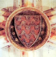 Fotografia d'una clau de volta que mostra l'escut de la ciutat de Girona. Primer quart del segle XIV. Basílica de Sant Feliu